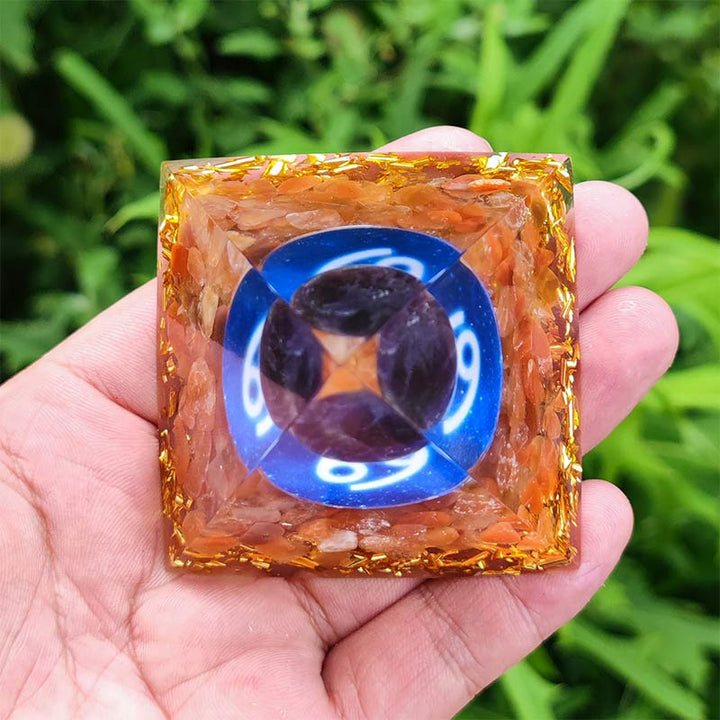 Pyramide d'orgone du zodiaque Cancer en améthyste Olivenorma avec cornaline