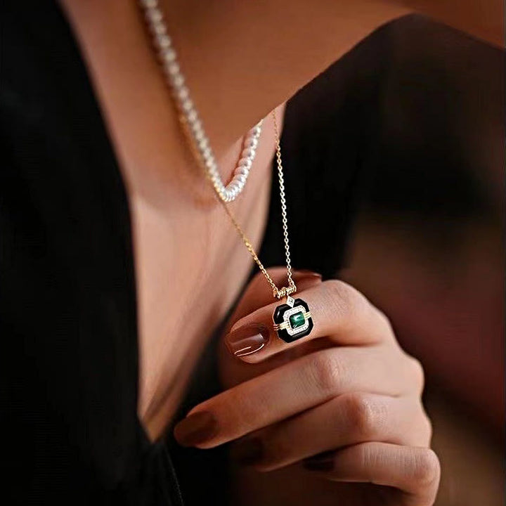 Collier vintage émeraude Olivenorma « Beyond the Oasis »