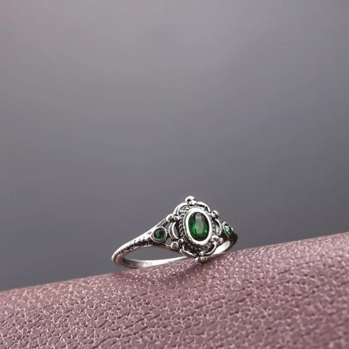 Bague gravée en émeraude ovale naturelle Olivenorma