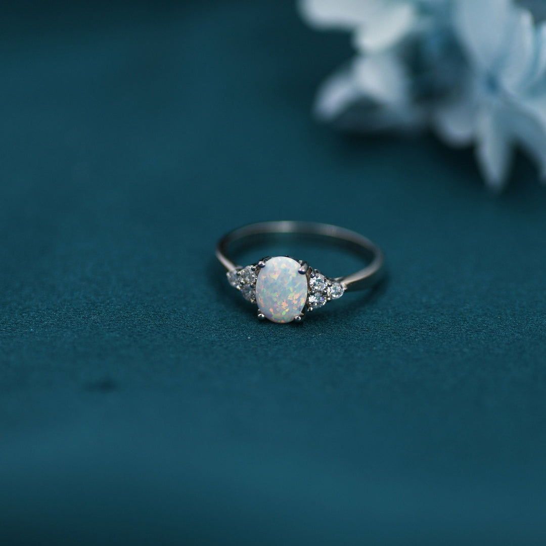 Bague délicate en opale ovale Olivenorma