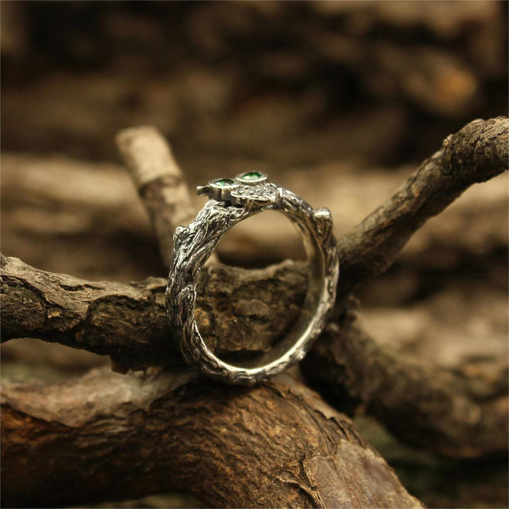 Bague de fiançailles en argent avec hibou émeraude sur la branche Olivenorma
