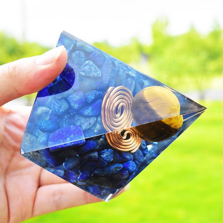 Pyramide d'orgone en œil de tigre et lapis-lazuli Olivenorma