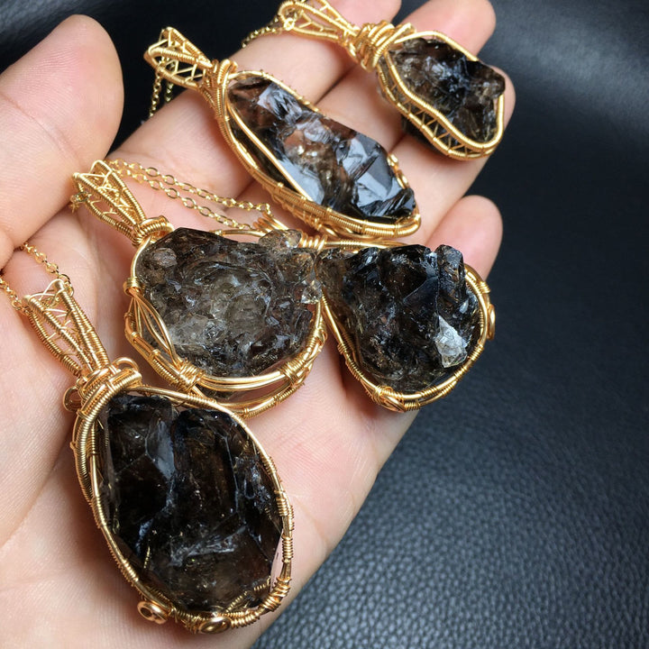 Collier avec pendentif enroulé en fil de cuivre et quartz fumé naturel Olivenorma
