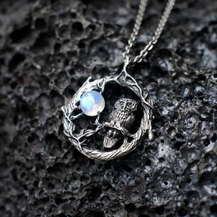 Collier rétro en pierre de lune avec hibou de la renaissance