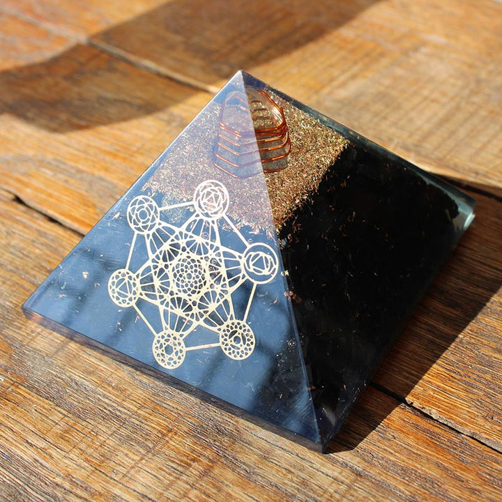 Pyramide d'orgone protectrice en tourmaline noire Olivenorma