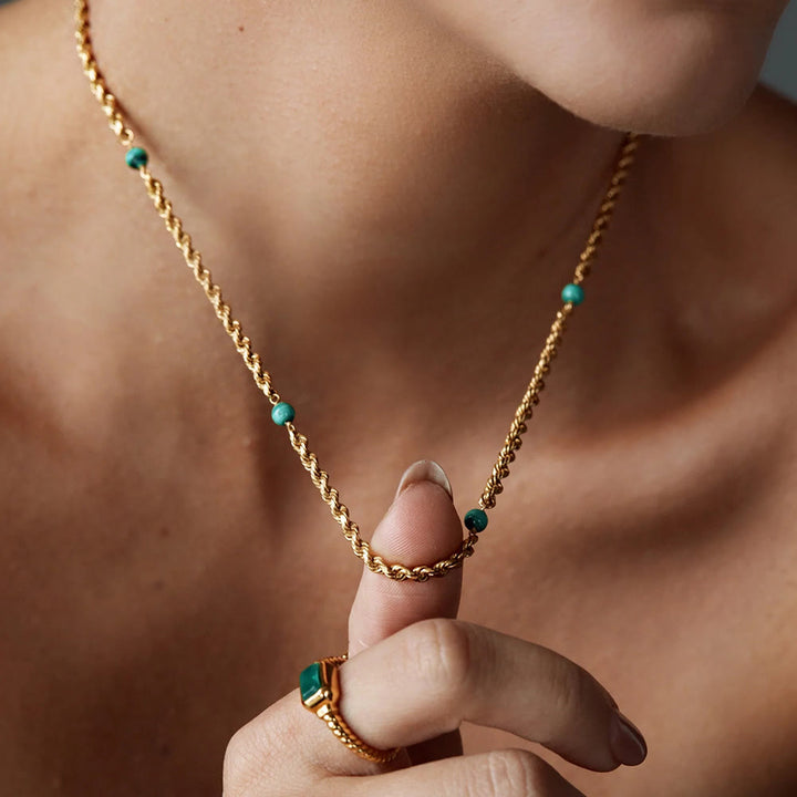 Collier torsadé de clavicule en perles de malachite naturelle Olivenorma