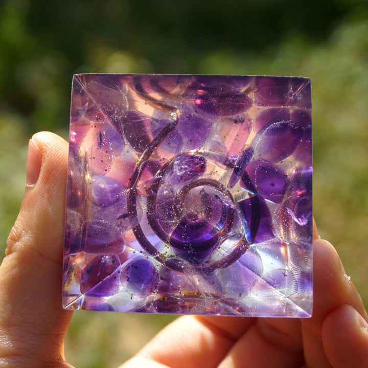 Pyramide d'orgone en cristal transparent améthyste Olivenorma