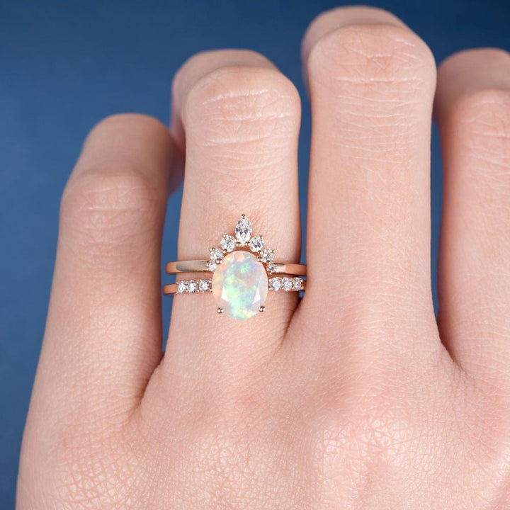Bague de fiançailles en or rose avec opale ovale antique Olivenorma