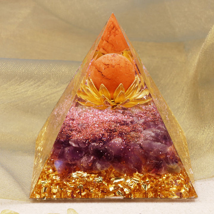 Sphère de pierre solaire Olivenorma avec pyramide d'orgone en améthyste