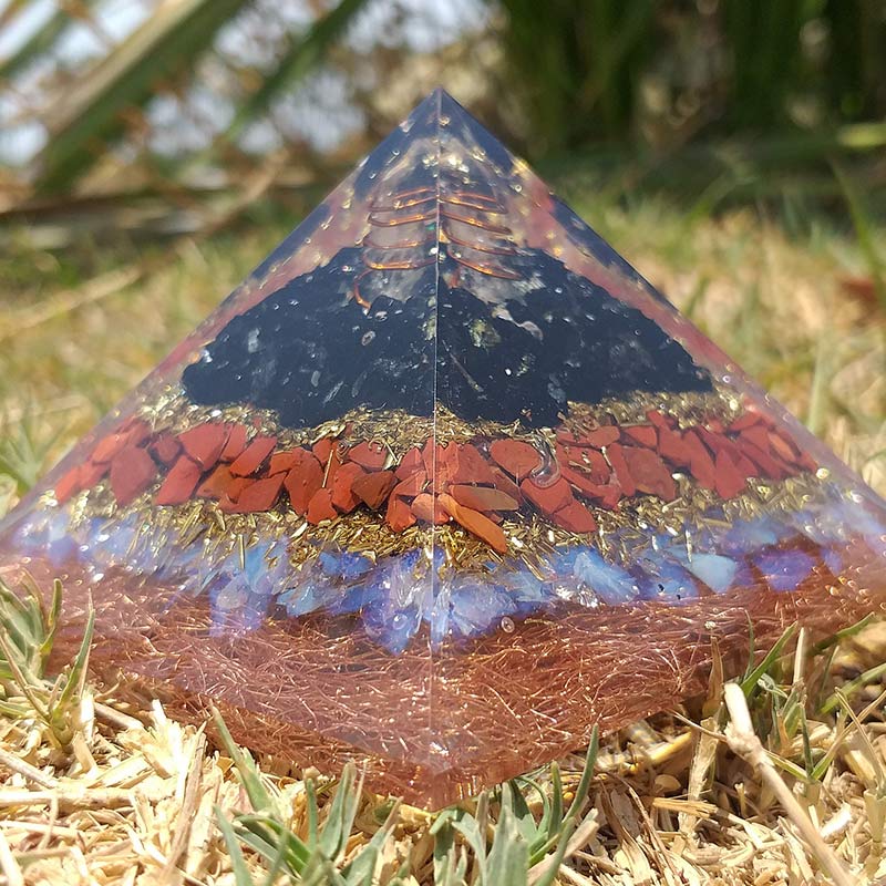 Pyramide d'orgone en cristal transparent Olivenorma avec protection opale