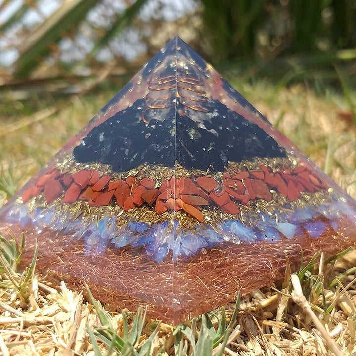 Pyramide d'orgone en cristal transparent Olivenorma avec protection opale