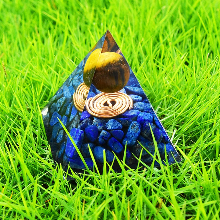 Pyramide d'orgone en œil de tigre et lapis-lazuli Olivenorma