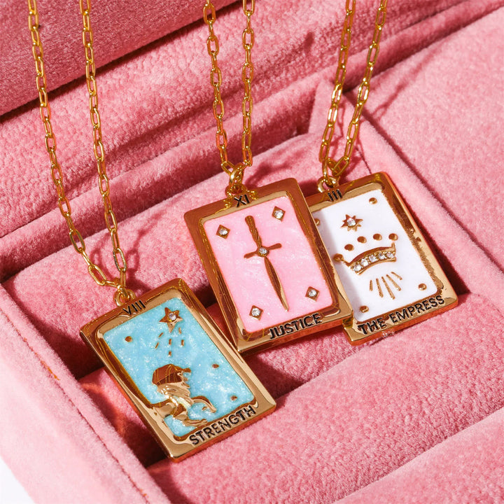 Collier pendentif carré en acier titane avec carte de tarot vintage Olivenorma 