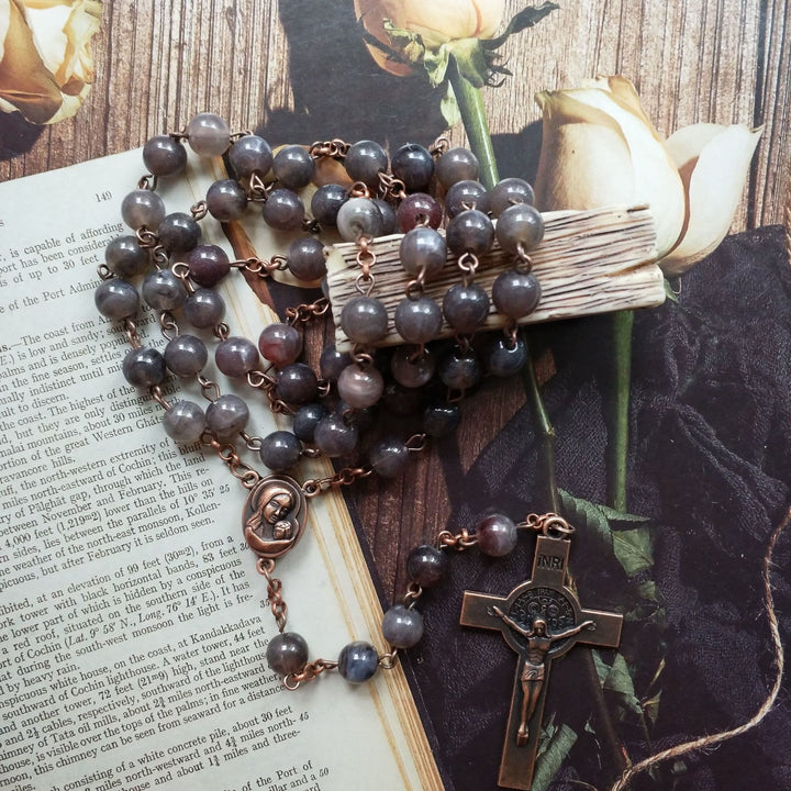 Collier chapelet avec croix en boule acrylique marron Olivenorma 