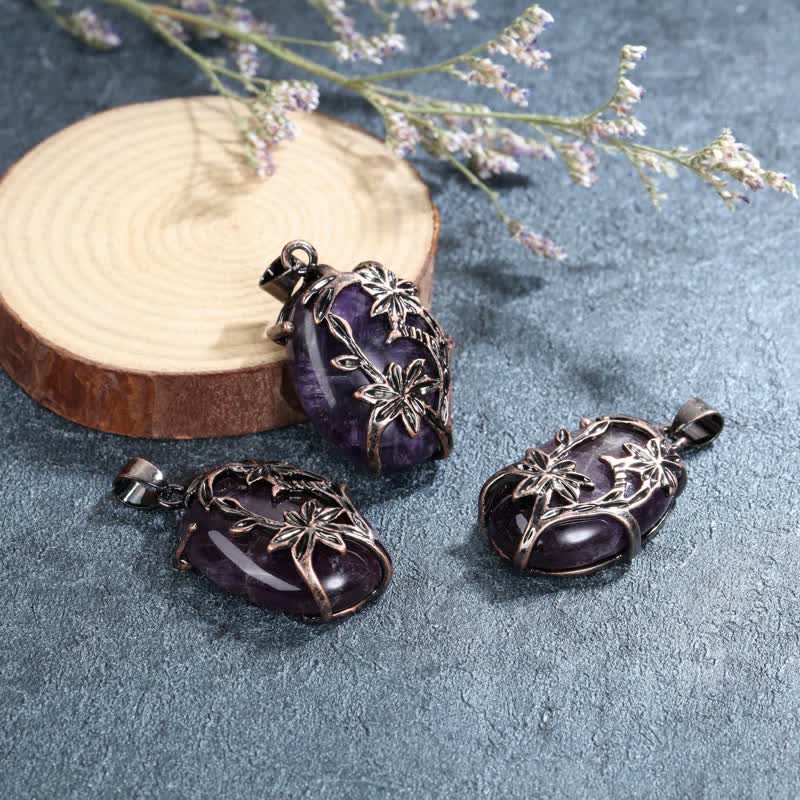 Collier en cristal enveloppé de fleurs en laiton et améthyste Olivenorma