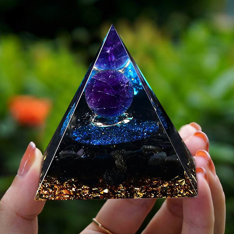 Sphère d'améthyste Olivenorma avec pyramide d'orgone Reki en quartz bleu 