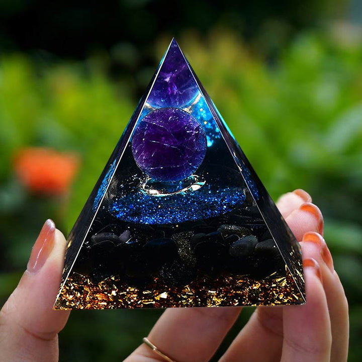 Sphère d'améthyste Olivenorma avec pyramide d'orgone Reki en quartz bleu 