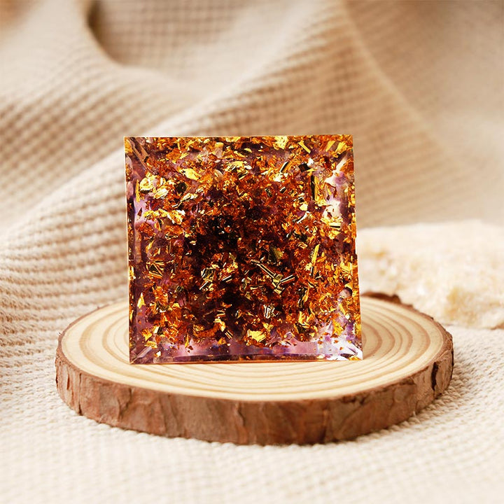 Pyramide d'orgone de protection Hamsa en améthyste Olivenorma avec jade violet