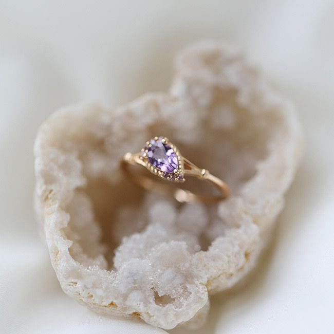 Bague ouverte ajustable en forme de goutte d'eau avec zircon blanc améthyste Olivenorma