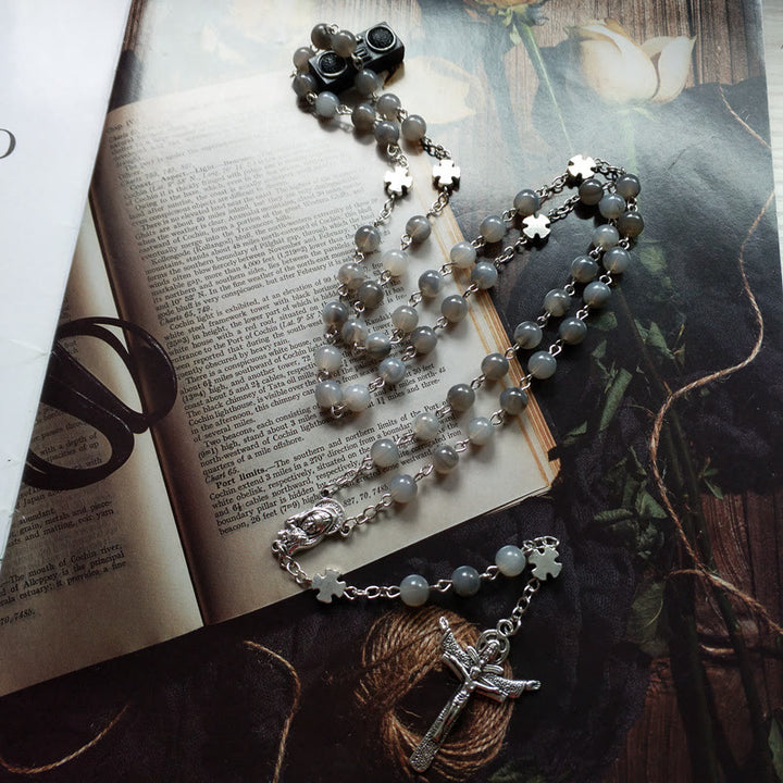 Collier chapelet en pierre de lune grise avec croix de Jésus Olivenorma - image 3