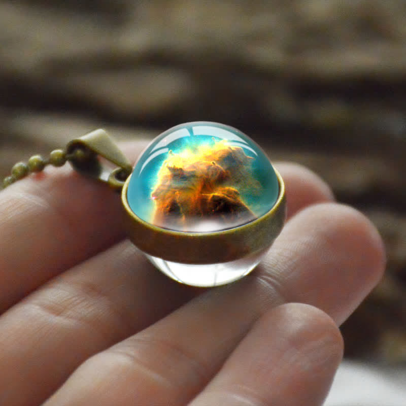 Collier coloré en boule de verre tridimensionnelle