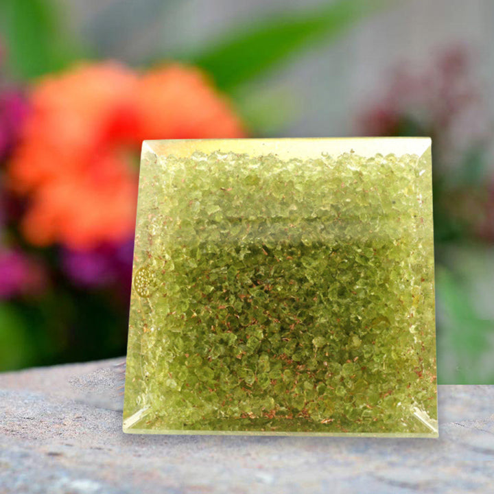 Pyramide d'orgone du cube de Metatron en péridot Olivenorma