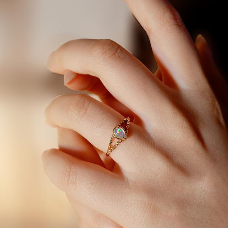 Bague creuse en or avec pierre d'opale Olivenorma