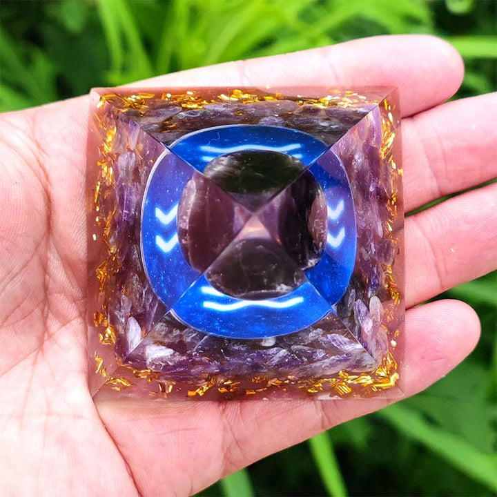 Pyramide d'orgone du zodiaque Verseau en améthyste Olivenorma