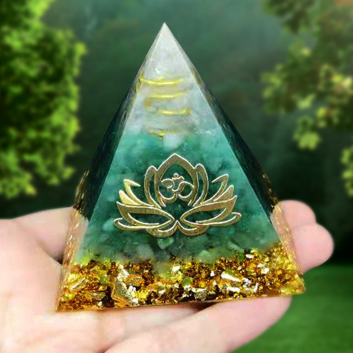 Pyramide d'orgone Lotussy en aventurine verte Olivenorma