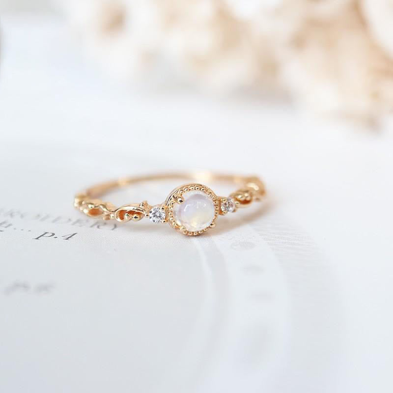 Bague délicate en pierre de lune naturelle et zircone Olivenorma