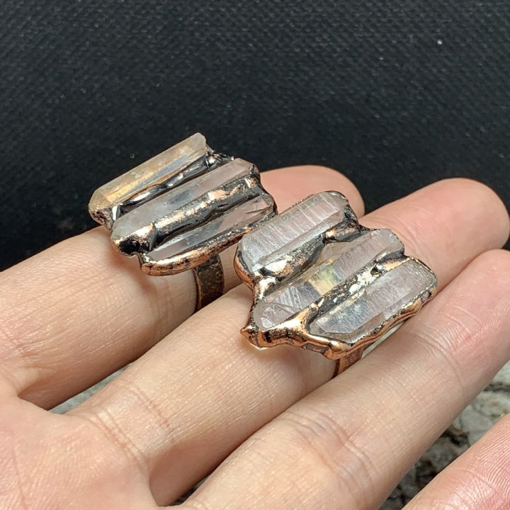 Bague réglable à triple combinaison irrégulière en quartz clair naturel Olivenorma