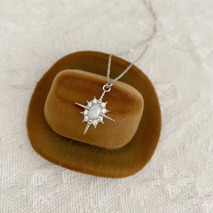 Collier étoile délicate Northstar en zircon blanc opale Olivenorma
