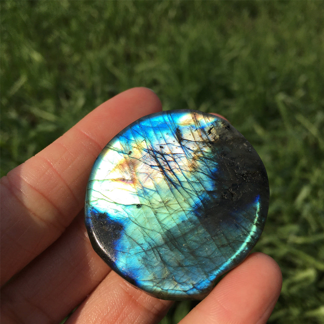 Décoration en pierre précieuse totem Wlof en labradorite naturelle Olivenorma 