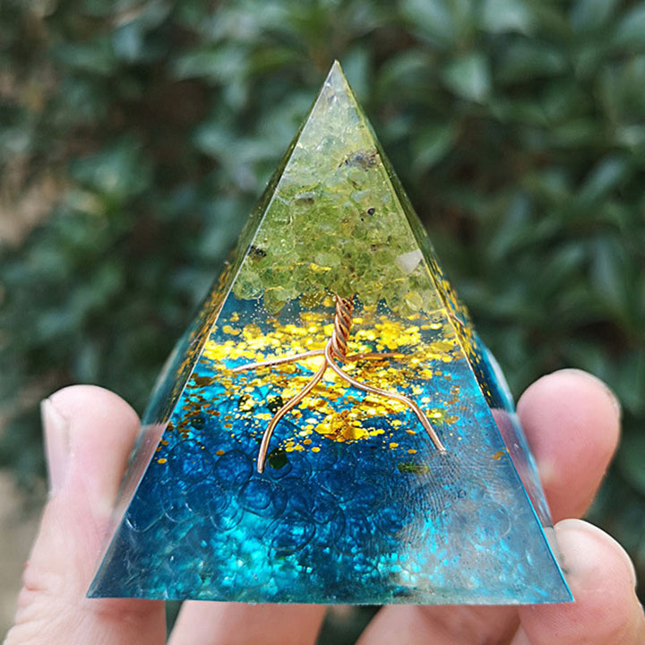 Pyramide d'orgone de l'arbre de vie en aigue-marine et péridot Olivenorma