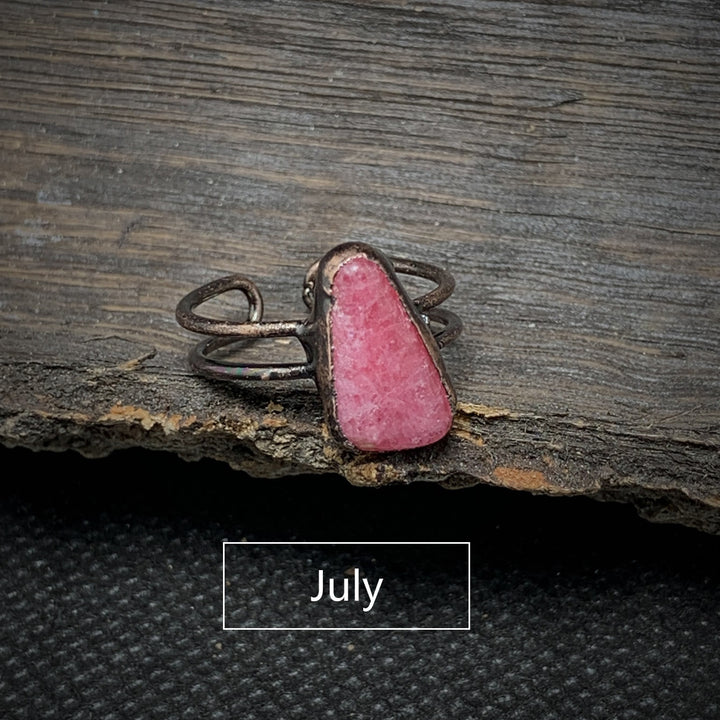 Bague ajustable en pierre brute irrégulière naturelle Olivenorma avec douze pierres de naissance