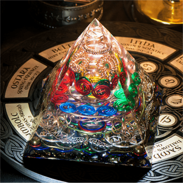 Pyramide d'orgone de la tour Linglong d' Olivenorma