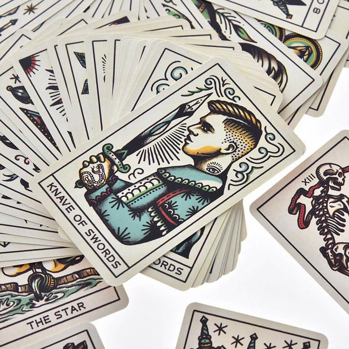 Encre de tatouage et cartes de tarot d'intuition Olivenorma