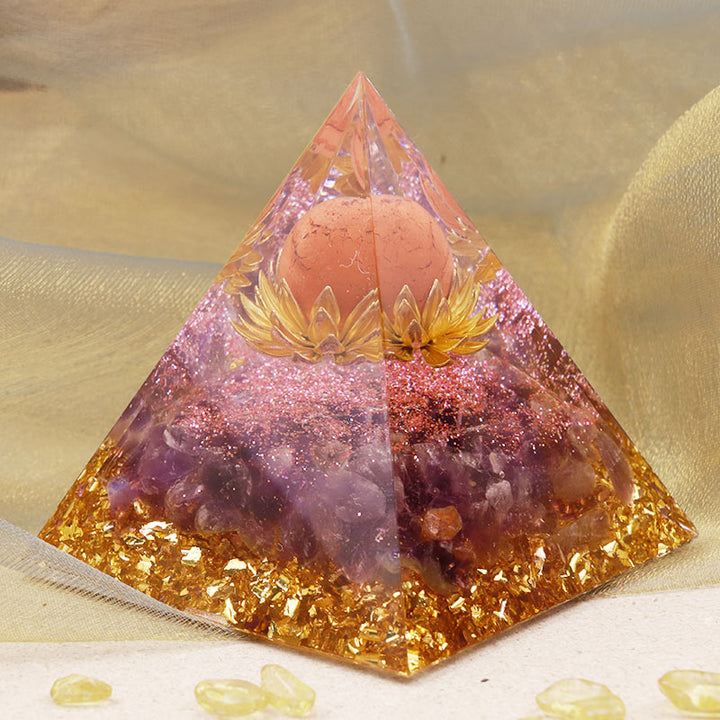 Sphère de pierre solaire Olivenorma avec pyramide d'orgone en améthyste
