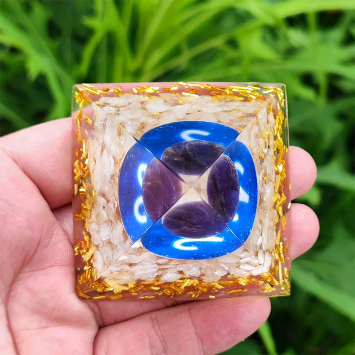 Pyramide d'orgone du zodiaque Bélier en améthyste Olivenorma avec quartz clair