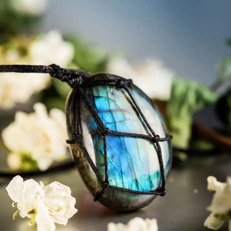 Collier en labradorite avec cœur de dragon Olivenorma 