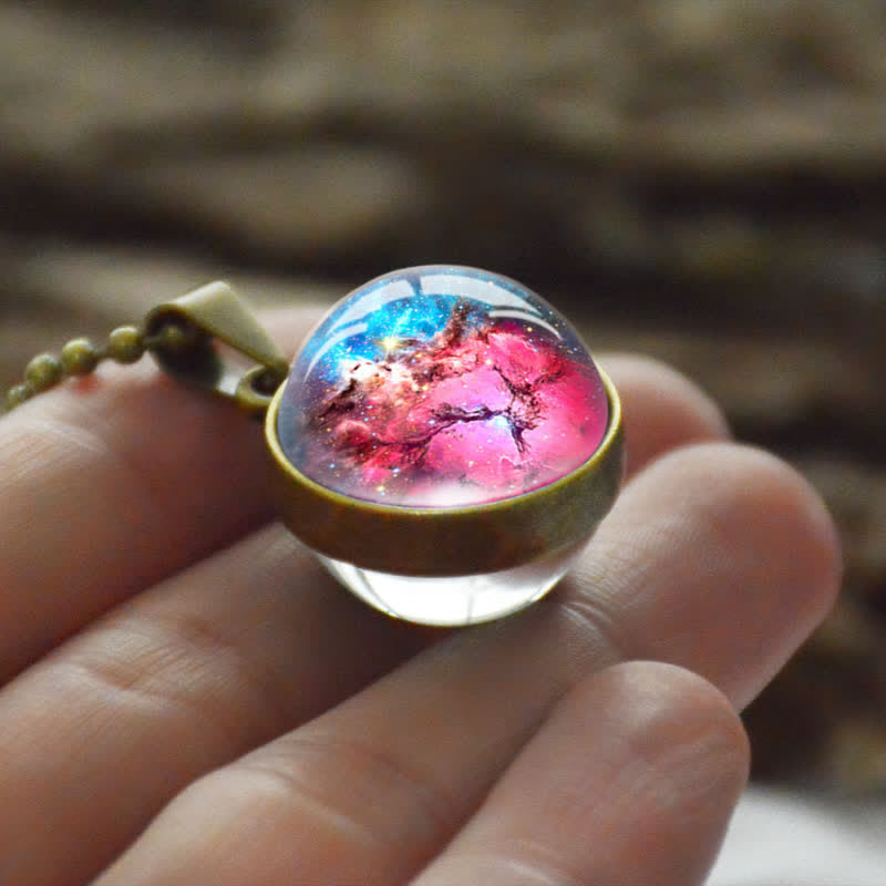 Collier coloré en boule de verre tridimensionnelle