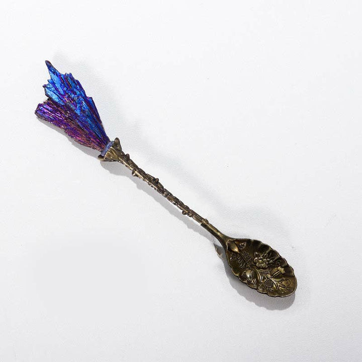 Olivenorma avec décoration de cuillère à herbes de sorcière en cristal