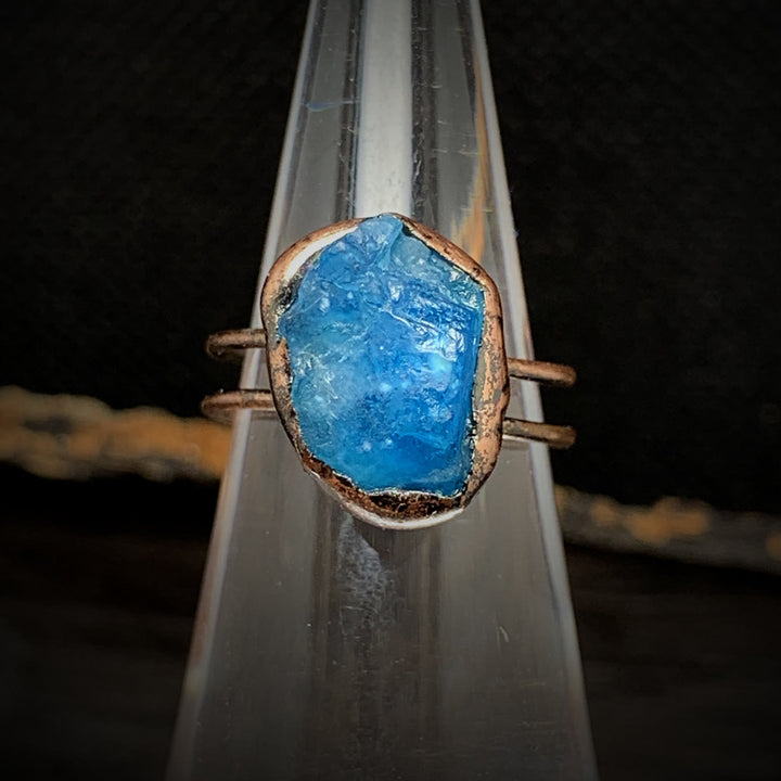 Bague ajustable en pierre brute irrégulière naturelle Olivenorma avec douze pierres de naissance