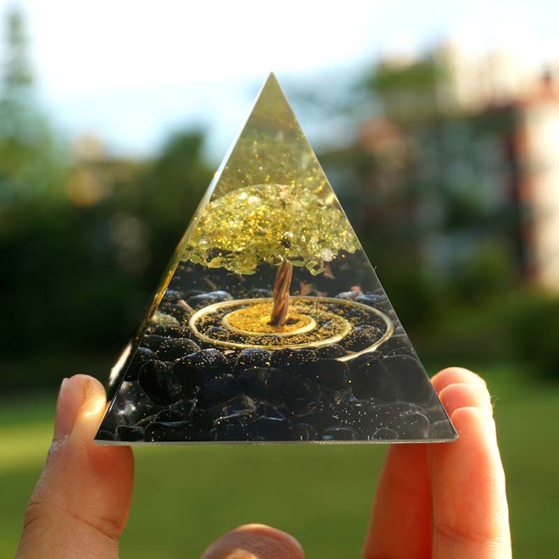 Péridot Olivenorma avec pyramide d'orgone Reiki Arbre de vie en obsidienne 