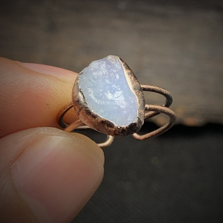 Bague ajustable en pierre brute irrégulière naturelle Olivenorma avec douze pierres de naissance