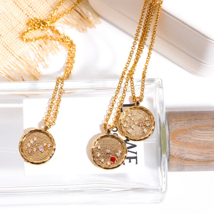 Collier avec pierre de naissance en zircon blanc et signe du zodiaque Olivenorma