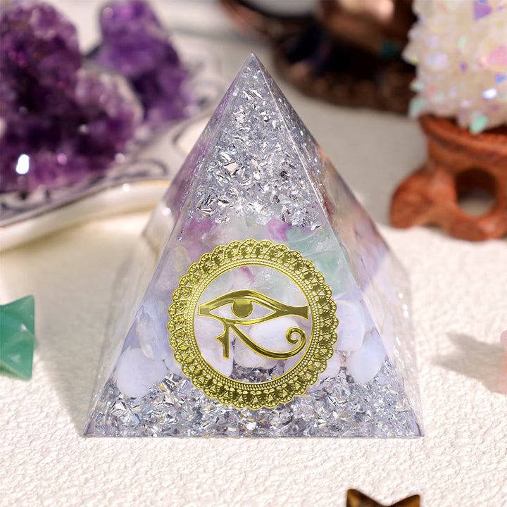 Pyramide d'orgone en calcédoine bleue et fluorite Olivenorma