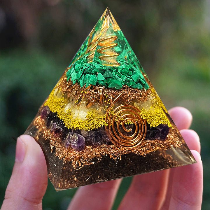Pyramide d'orgone en malachite et citrine avec améthyste Olivenorma