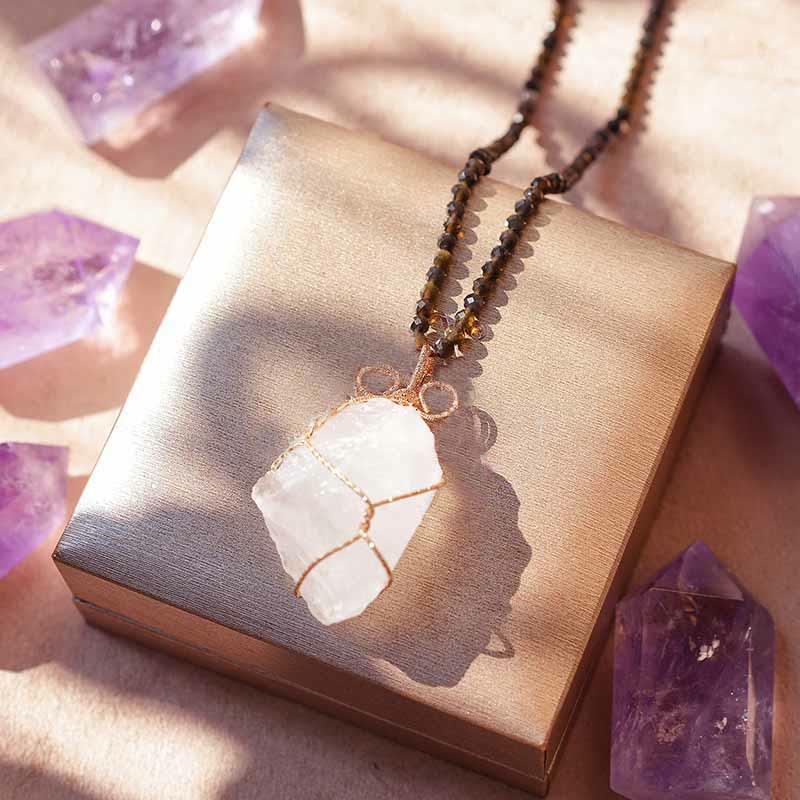 Collier pendentif fait main en cristal naturel brut Olivenorma 