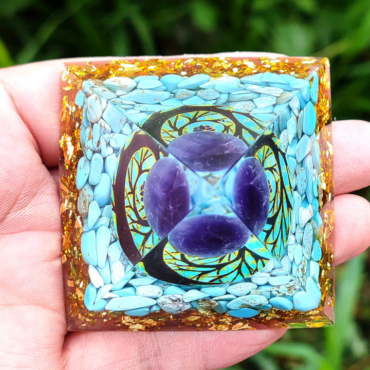 Pyramide d'orgone en turquoise avec boule d'améthyste Olivenorma